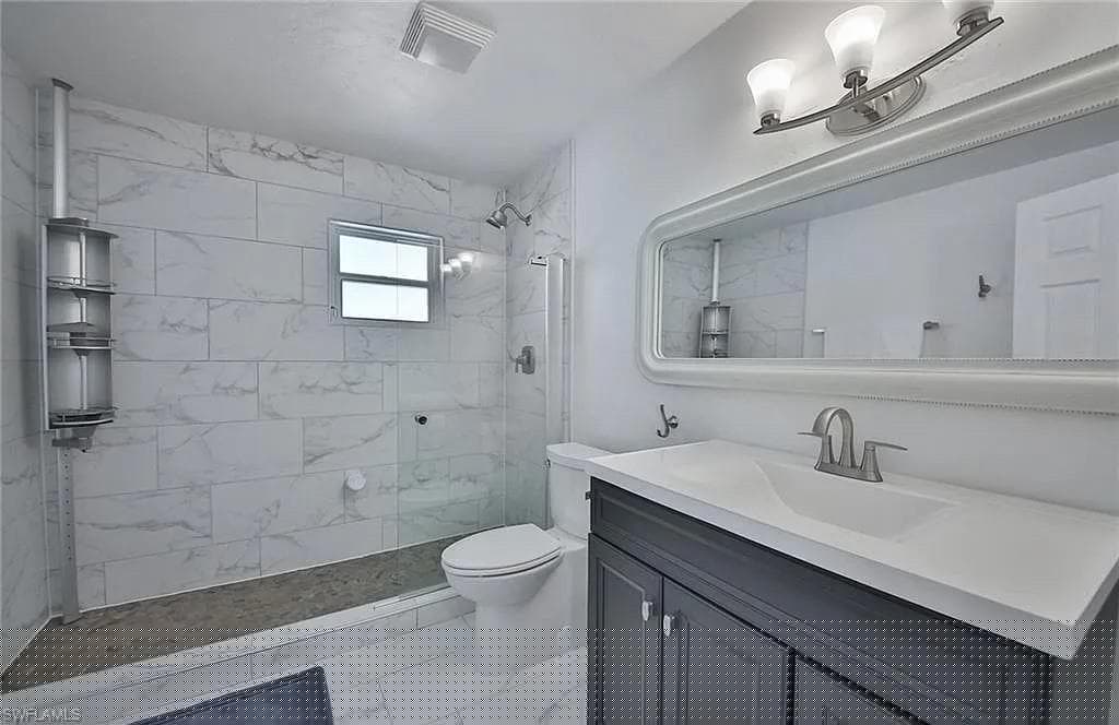 31 Pelican St W, Naples, FL 34113-13