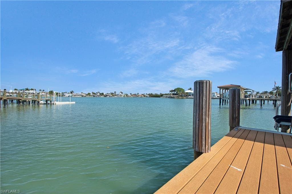 31 Pelican St W, Naples, FL 34113-1
