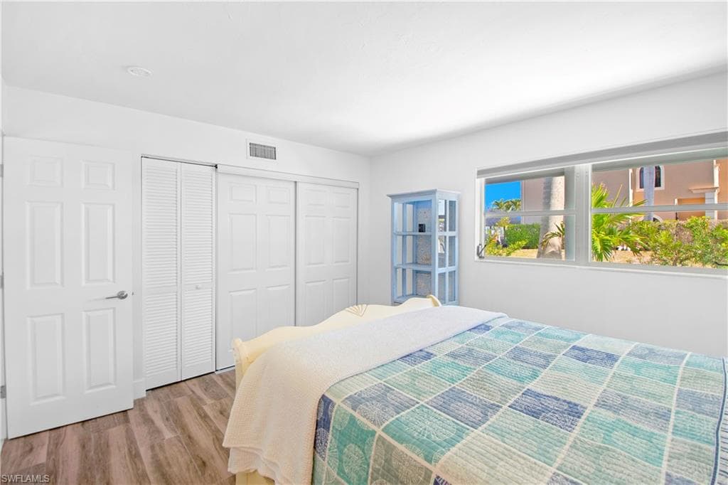 31 Pelican St W, Naples, FL 34113-22