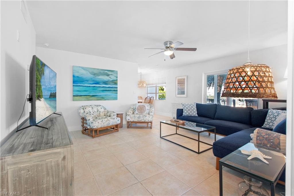 31 Pelican St W, Naples, FL 34113-26