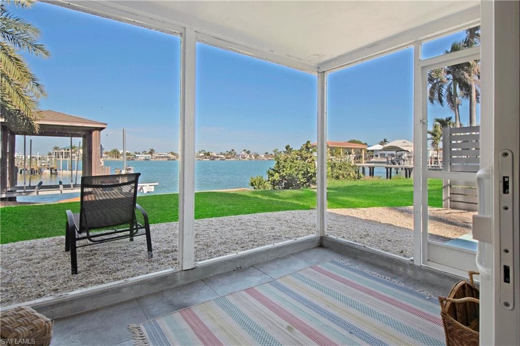 31 Pelican St W, Naples, FL 34113-27