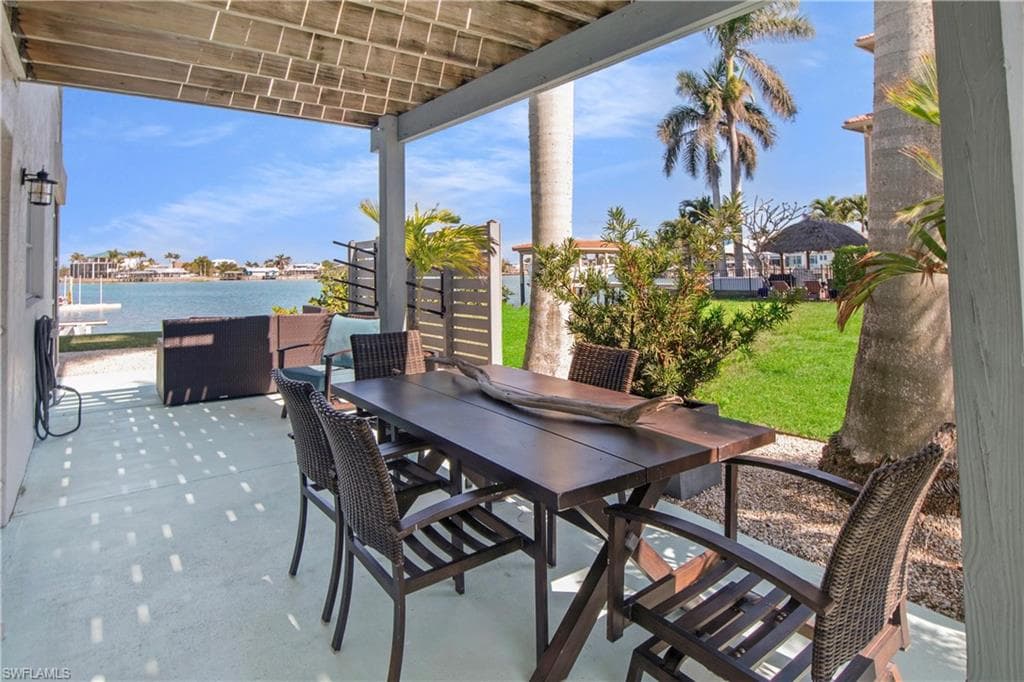 31 Pelican St W, Naples, FL 34113-28