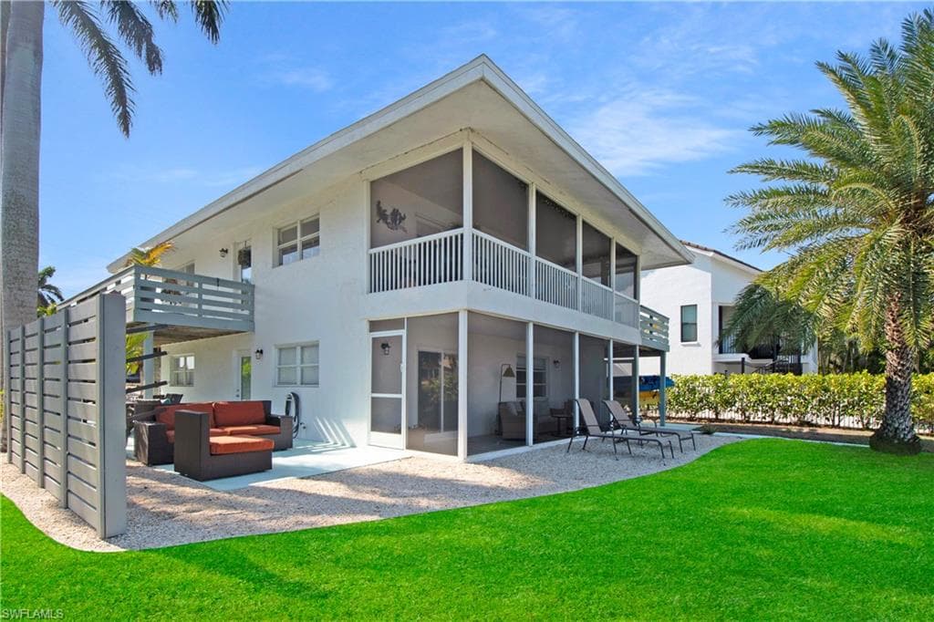 31 Pelican St W, Naples, FL 34113-32
