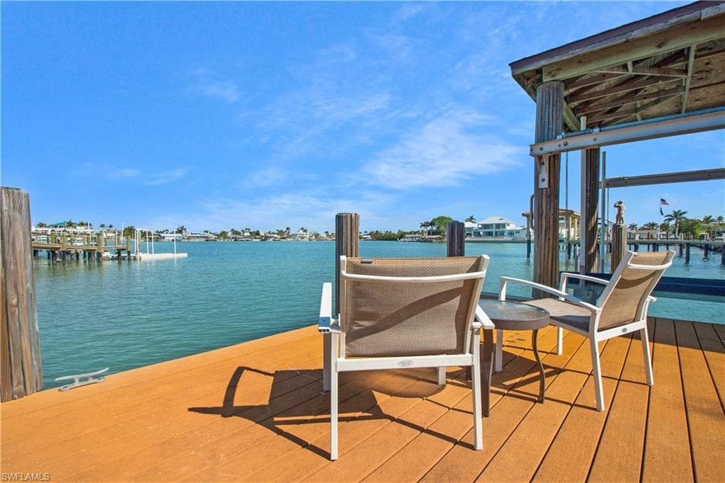 31 Pelican St W, Naples, FL 34113-34