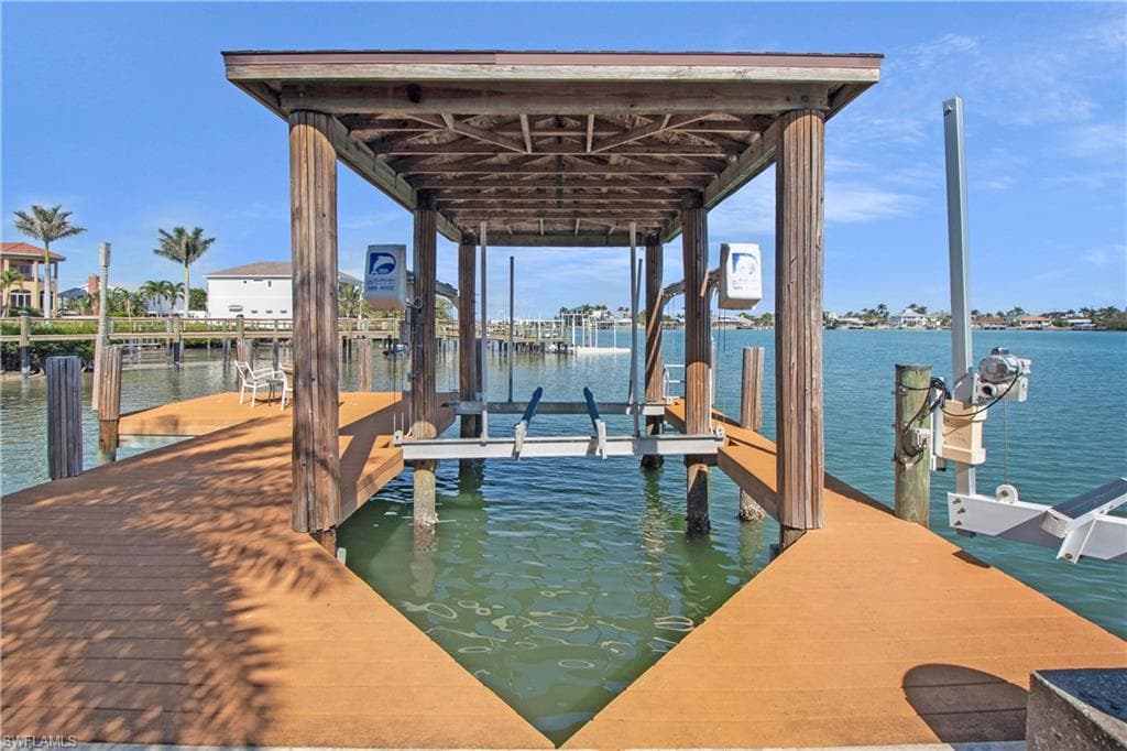 31 Pelican St W, Naples, FL 34113-35