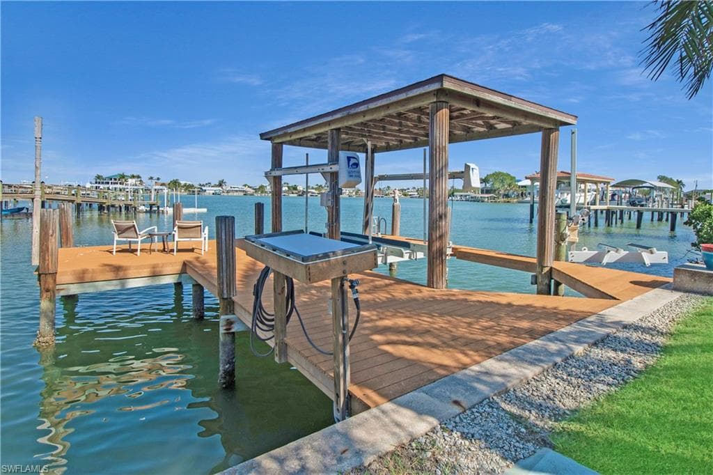 31 Pelican St W, Naples, FL 34113-36