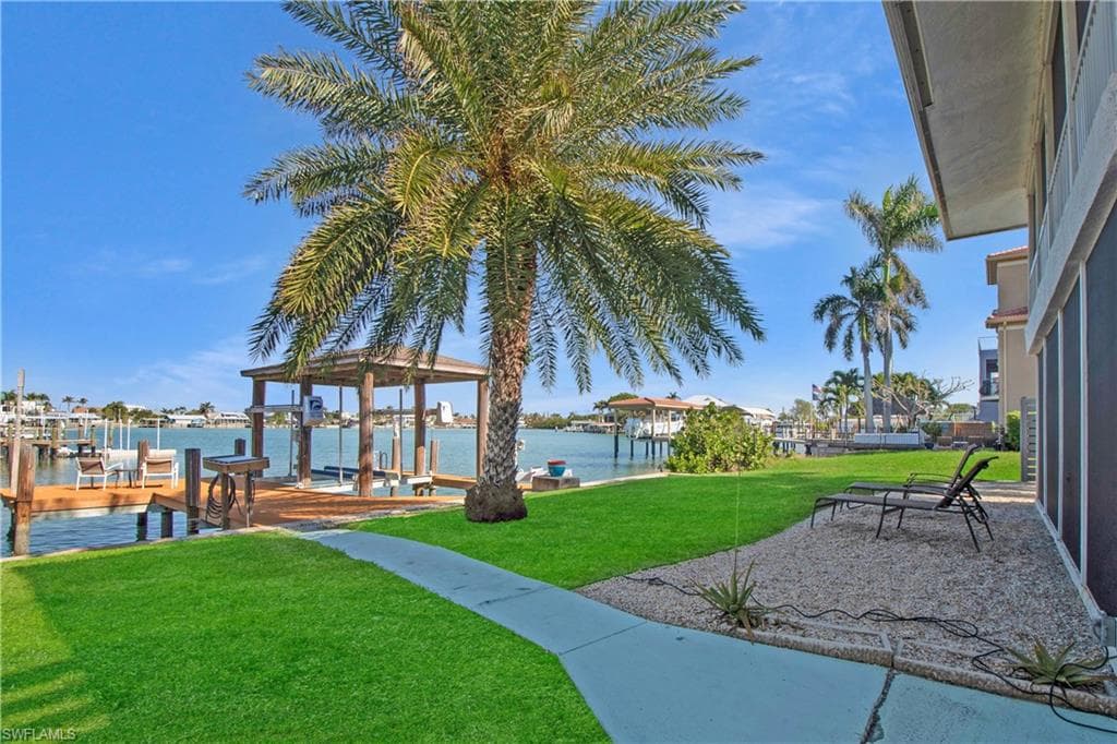 31 Pelican St W, Naples, FL 34113-37