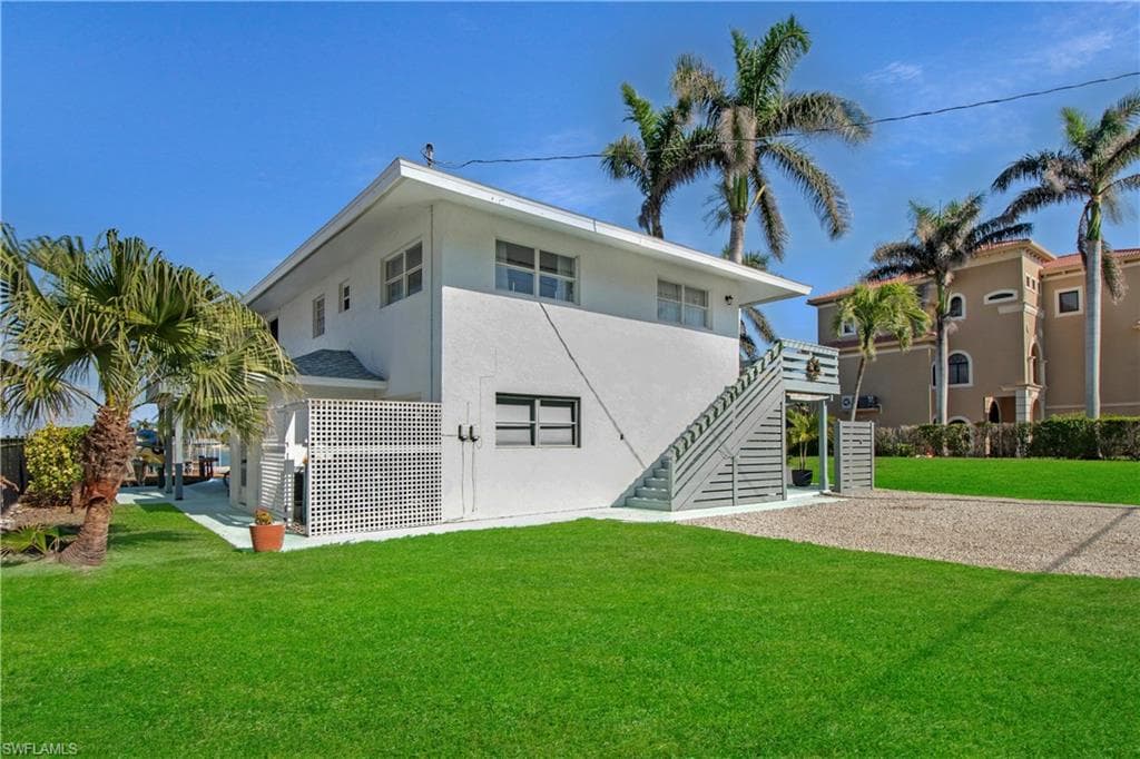 31 Pelican St W, Naples, FL 34113-38
