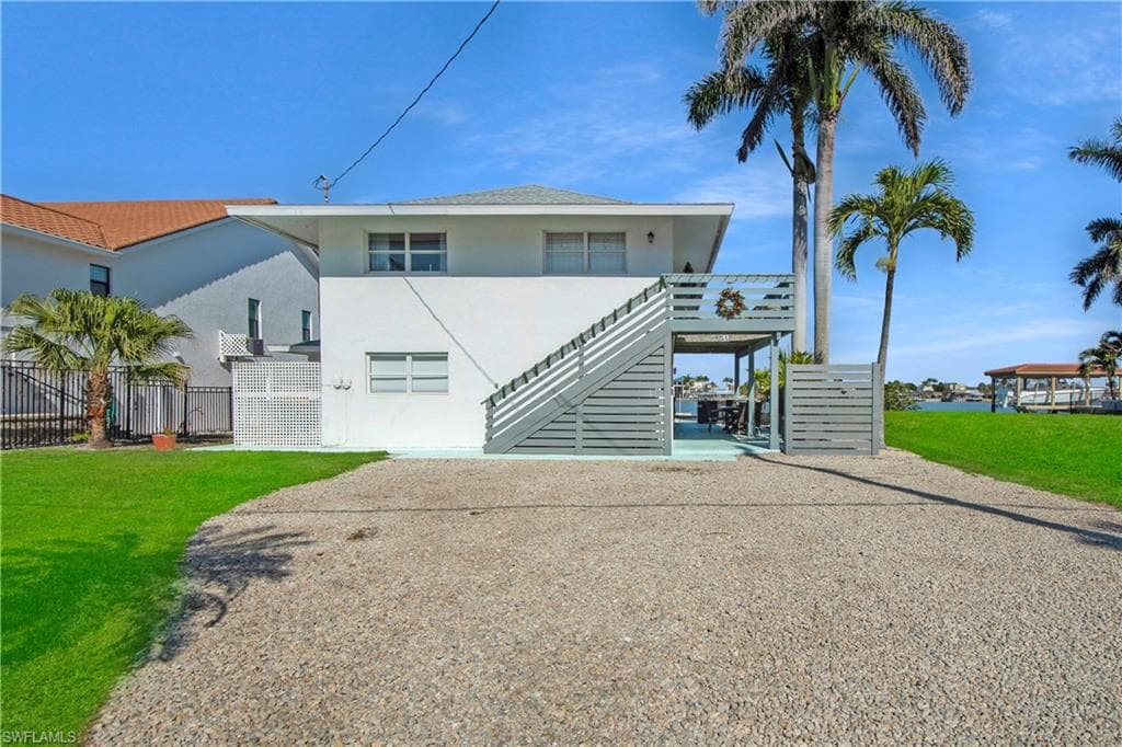 31 Pelican St W, Naples, FL 34113-3