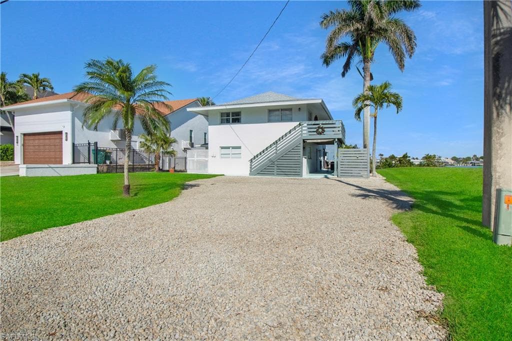 31 Pelican St W, Naples, FL 34113-39