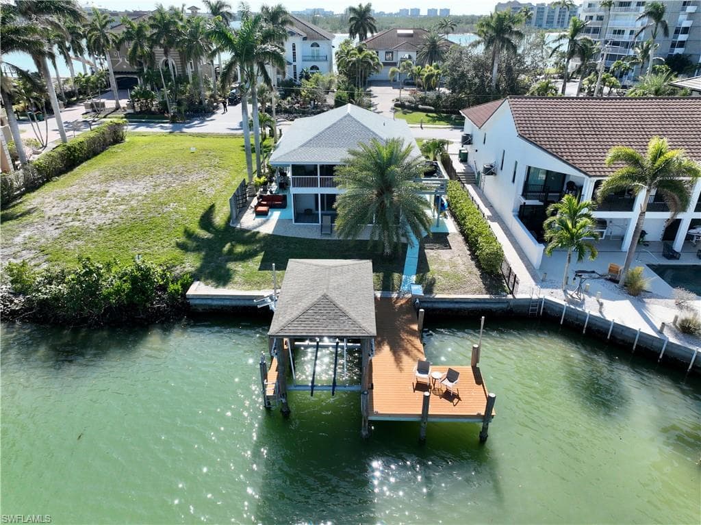 31 Pelican St W, Naples, FL 34113-41