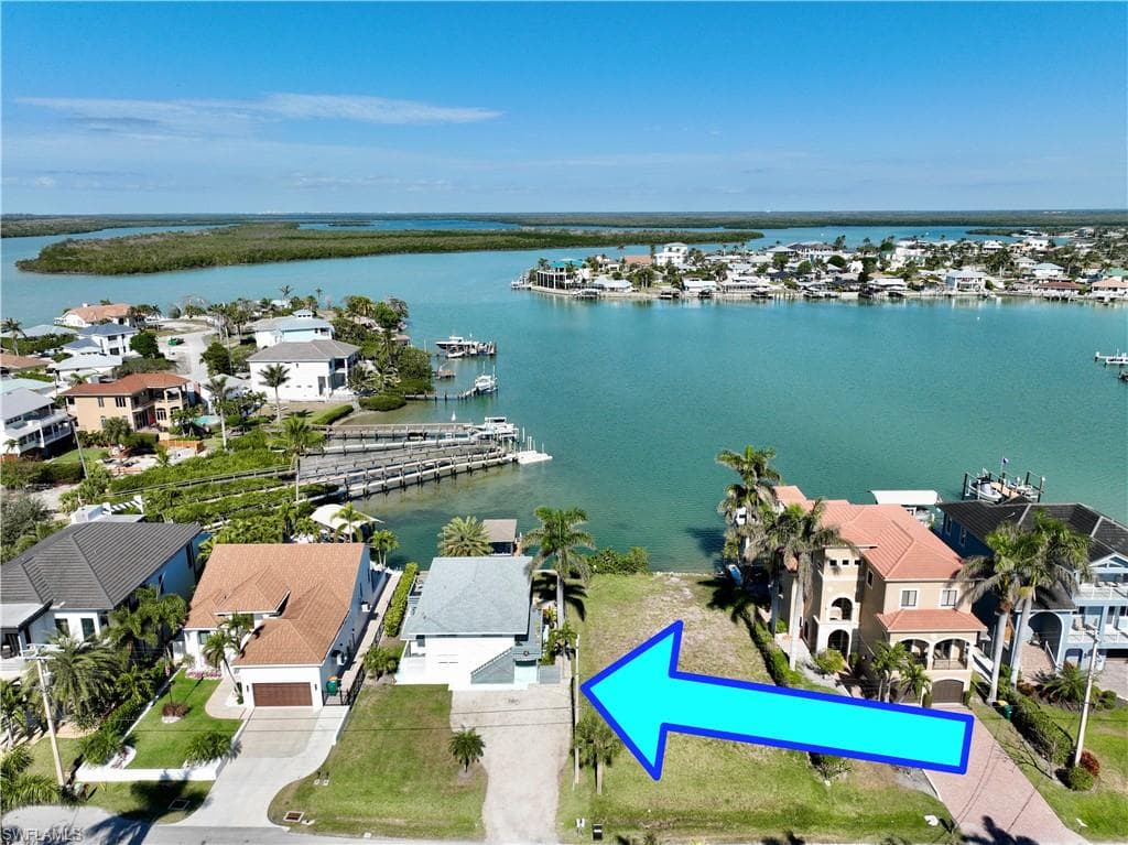 31 Pelican St W, Naples, FL 34113-42