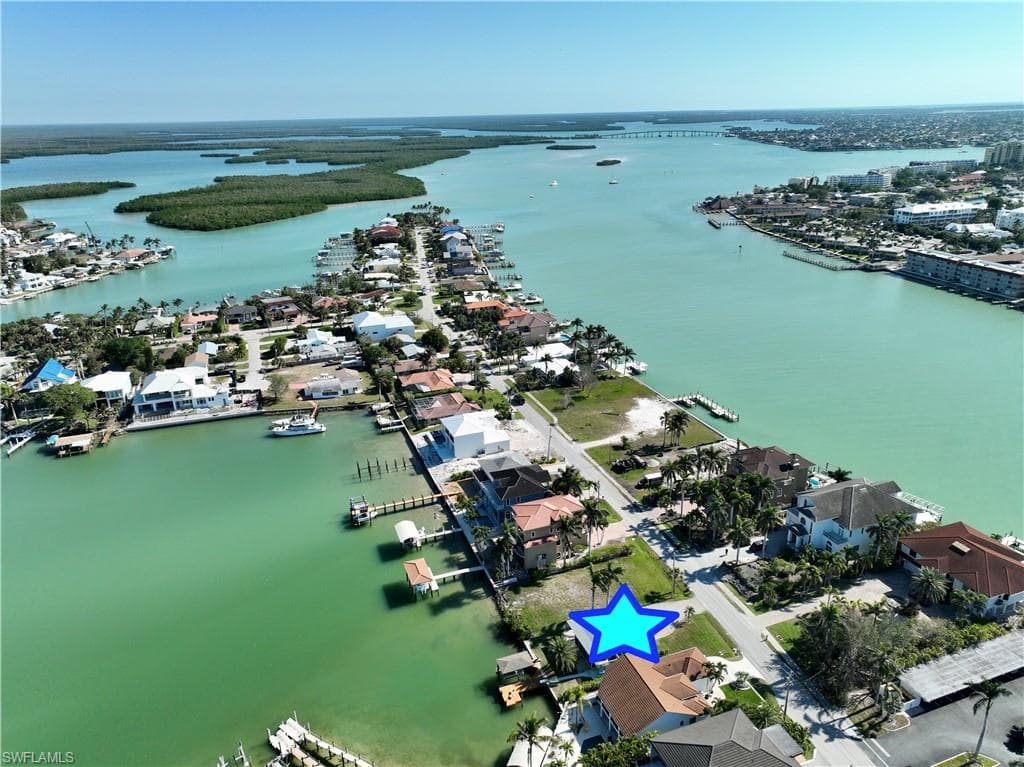 31 Pelican St W, Naples, FL 34113-43