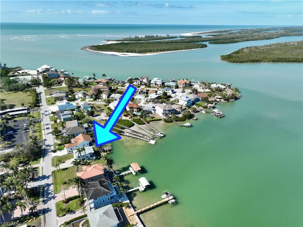 31 Pelican St W, Naples, FL 34113-4