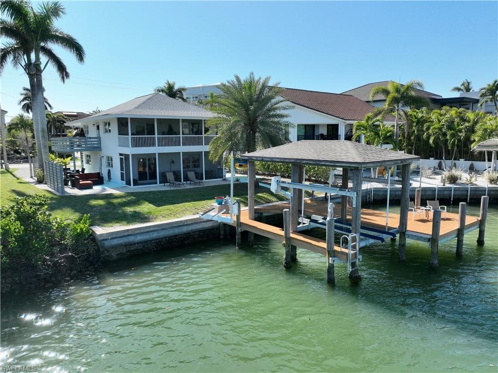 31 Pelican St W, Naples, FL 34113-5