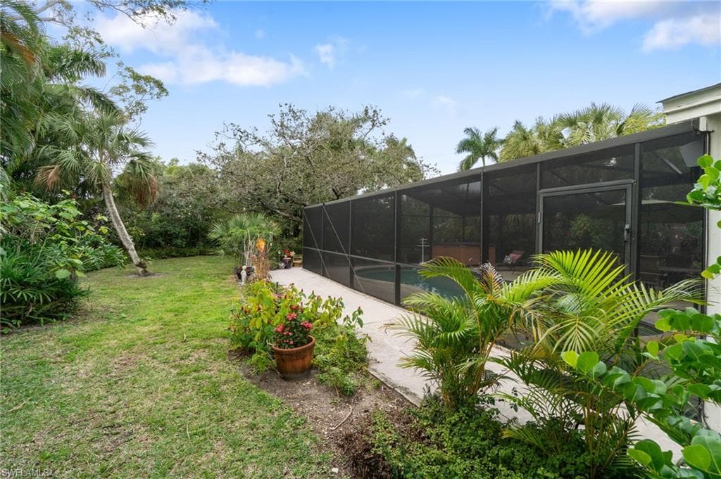 711 Banyan Blvd, Naples, FL 34102-9