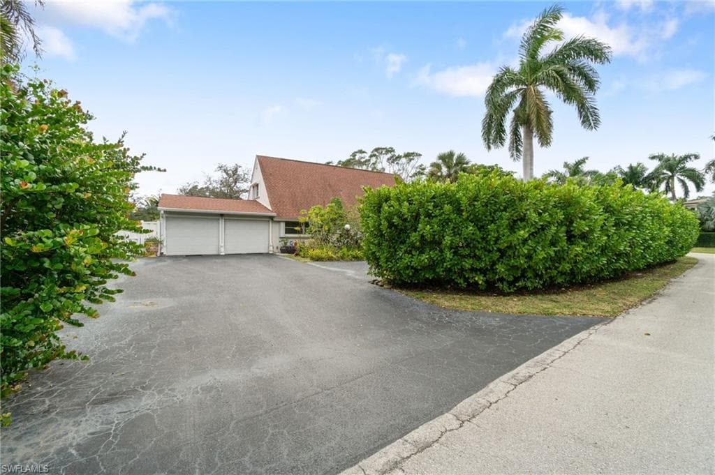 711 Banyan Blvd, Naples, FL 34102-12