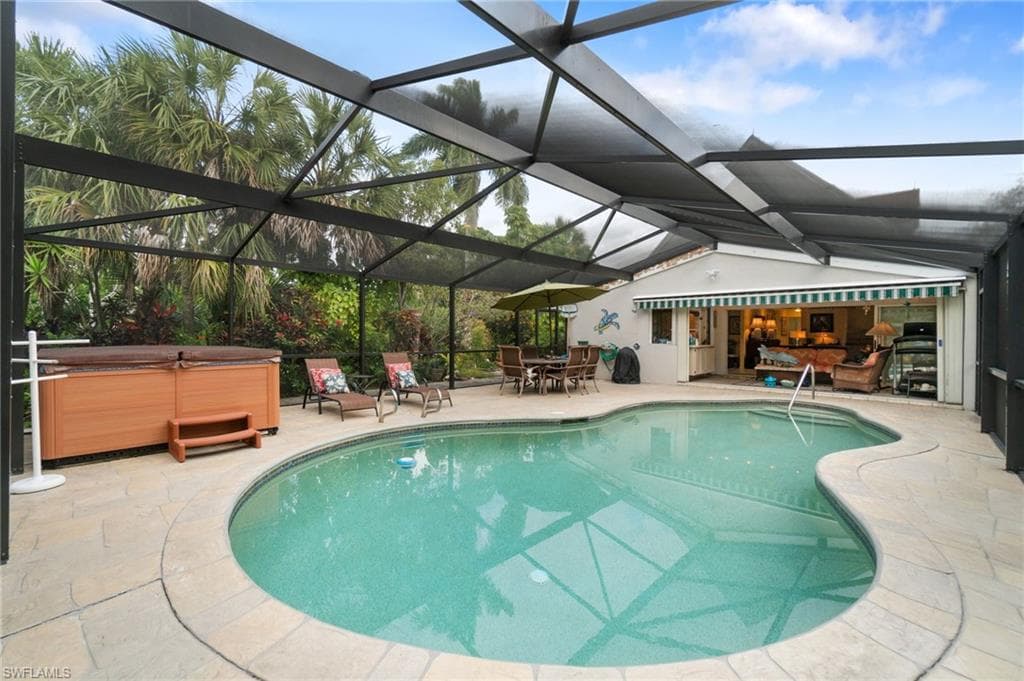 711 Banyan Blvd, Naples, FL 34102-16