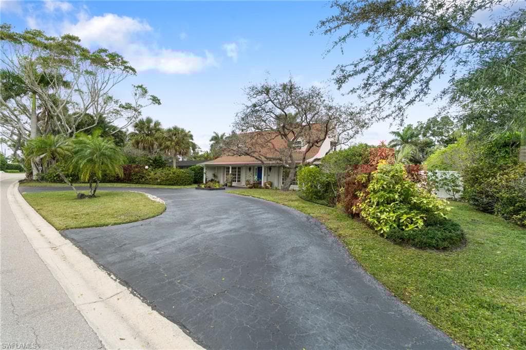 711 Banyan Blvd, Naples, FL 34102-7