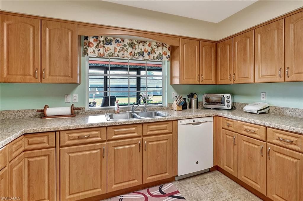 1286 Broadwater Dr, Fort Myers, FL 33919-8