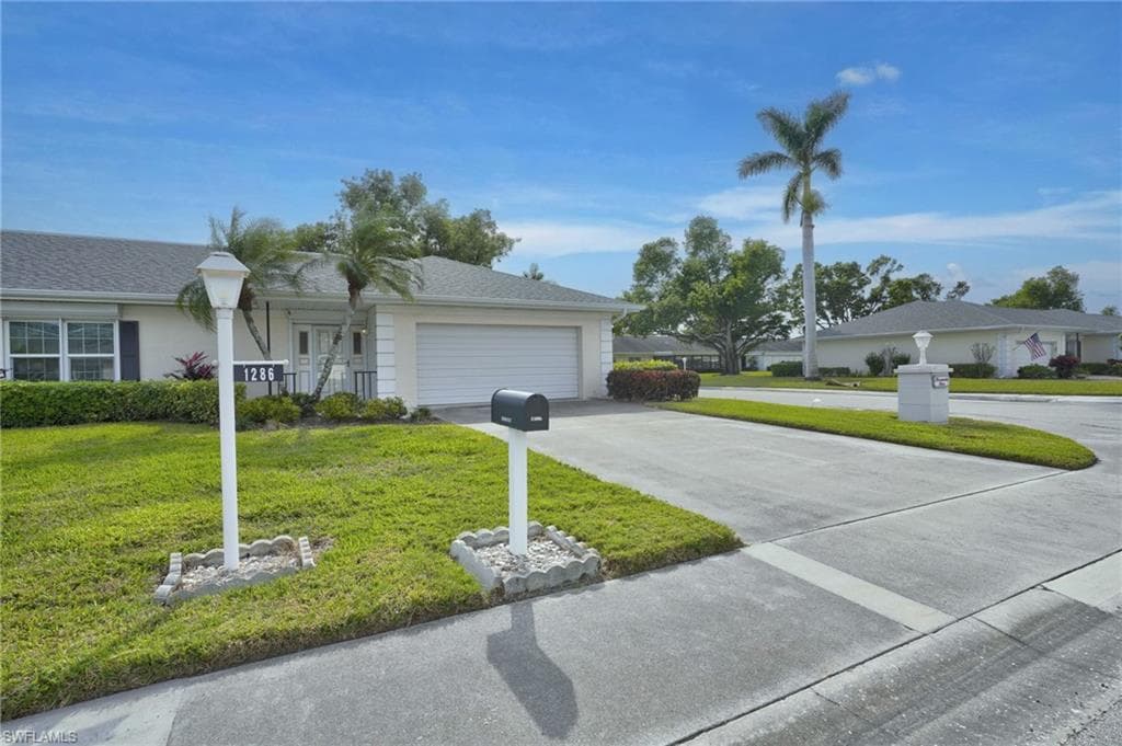1286 Broadwater Dr, Fort Myers, FL 33919-1
