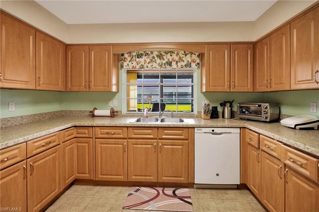 1286 Broadwater Dr, Fort Myers, FL 33919-3