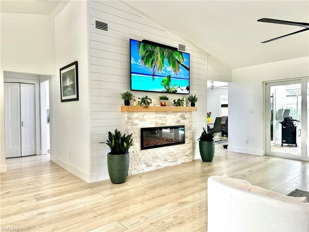 9553 Campbell Cir, Naples, FL 34109-8