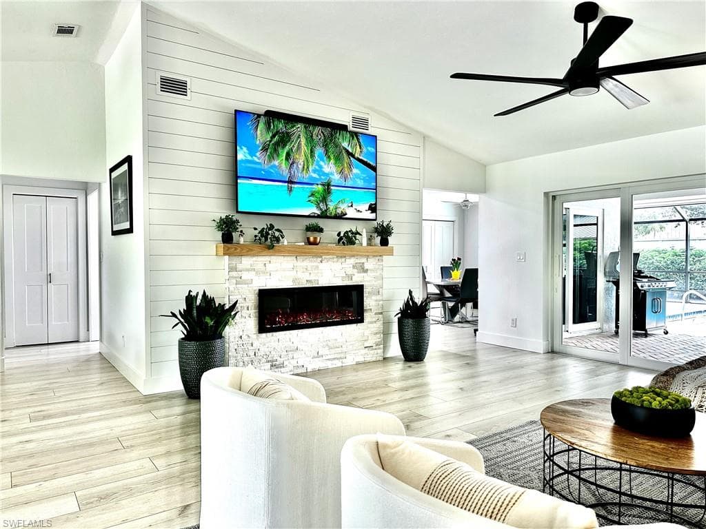 9553 Campbell Cir, Naples, FL 34109-9