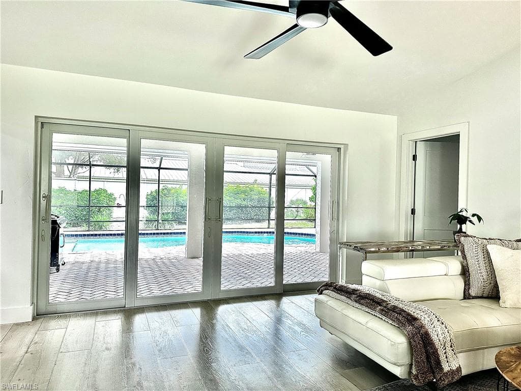 9553 Campbell Cir, Naples, FL 34109-10