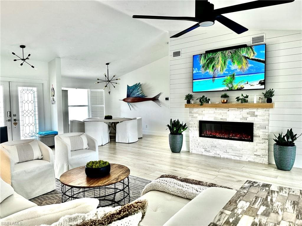 9553 Campbell Cir, Naples, FL 34109-2