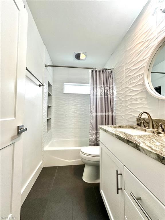 9553 Campbell Cir, Naples, FL 34109-41