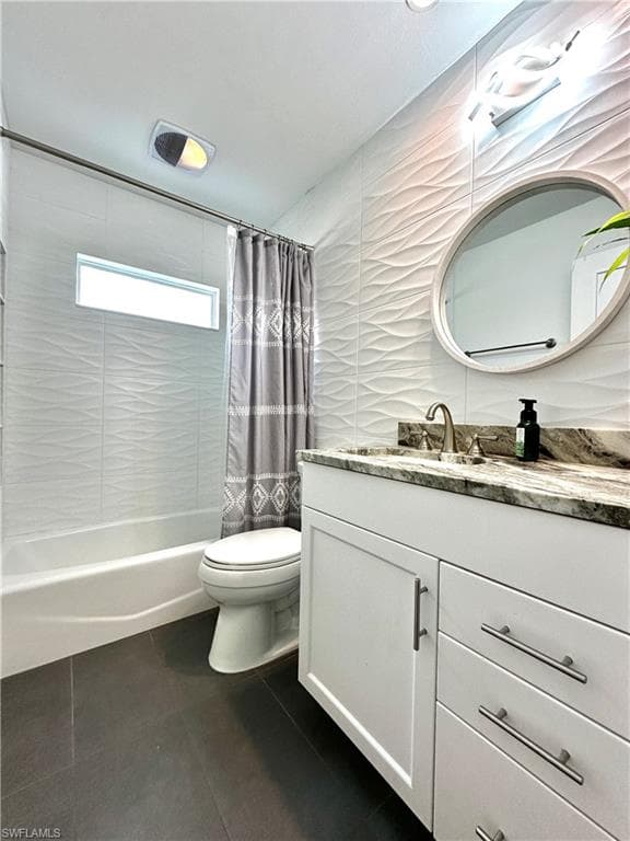 9553 Campbell Cir, Naples, FL 34109-42