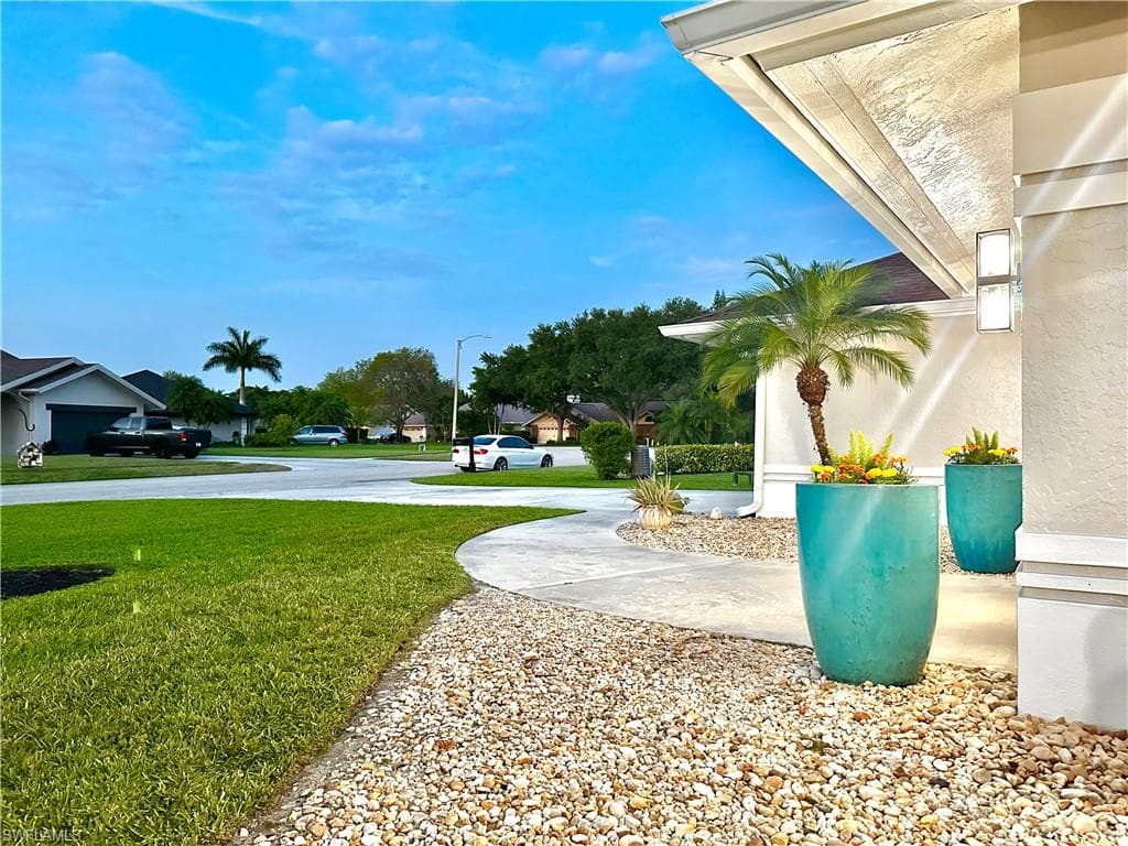 9553 Campbell Cir, Naples, FL 34109-46