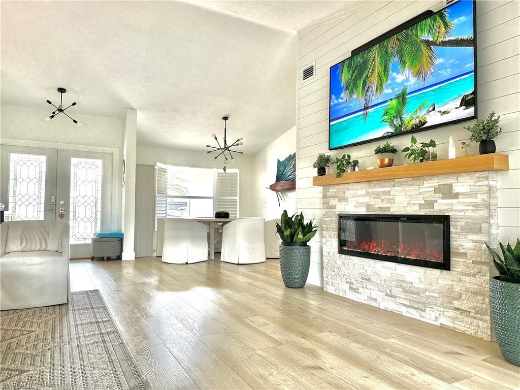 9553 Campbell Cir, Naples, FL 34109-6