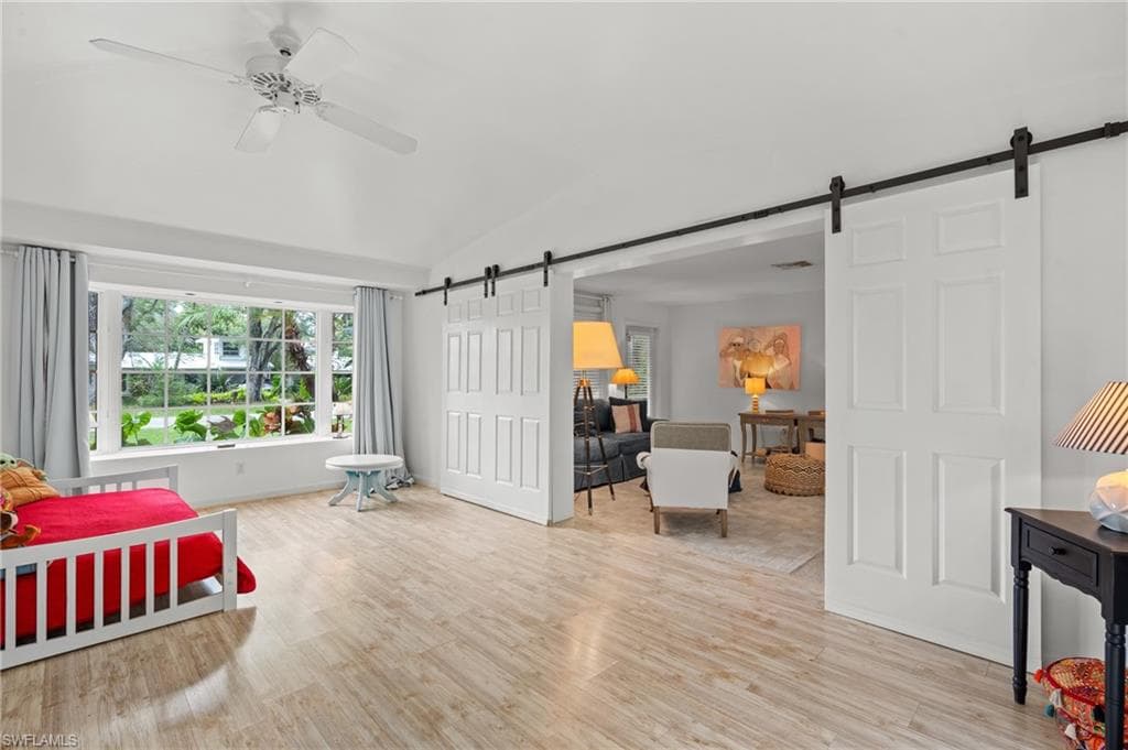 432 3rd Ave N, Naples, FL 34102-12