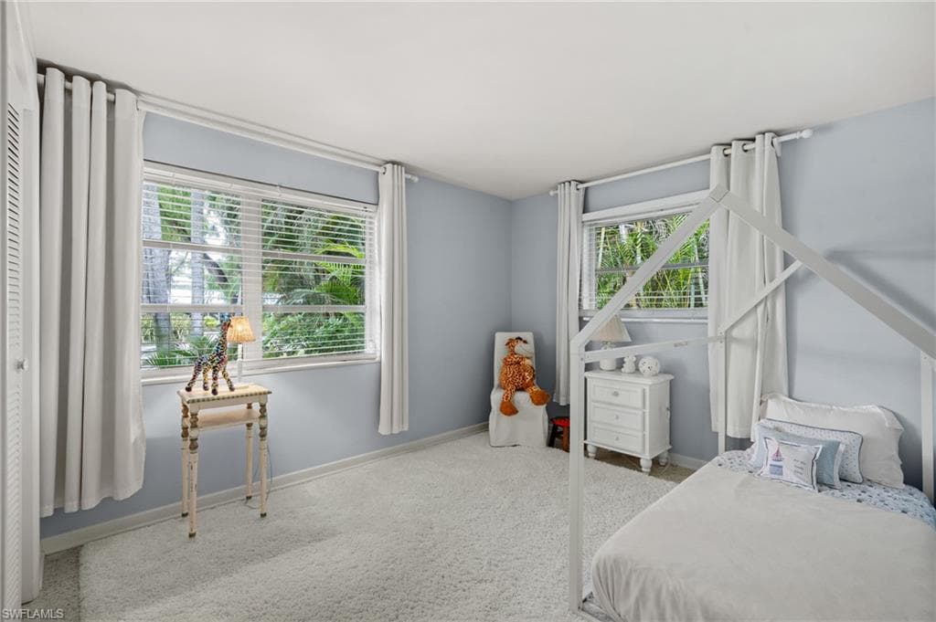 432 3rd Ave N, Naples, FL 34102-16
