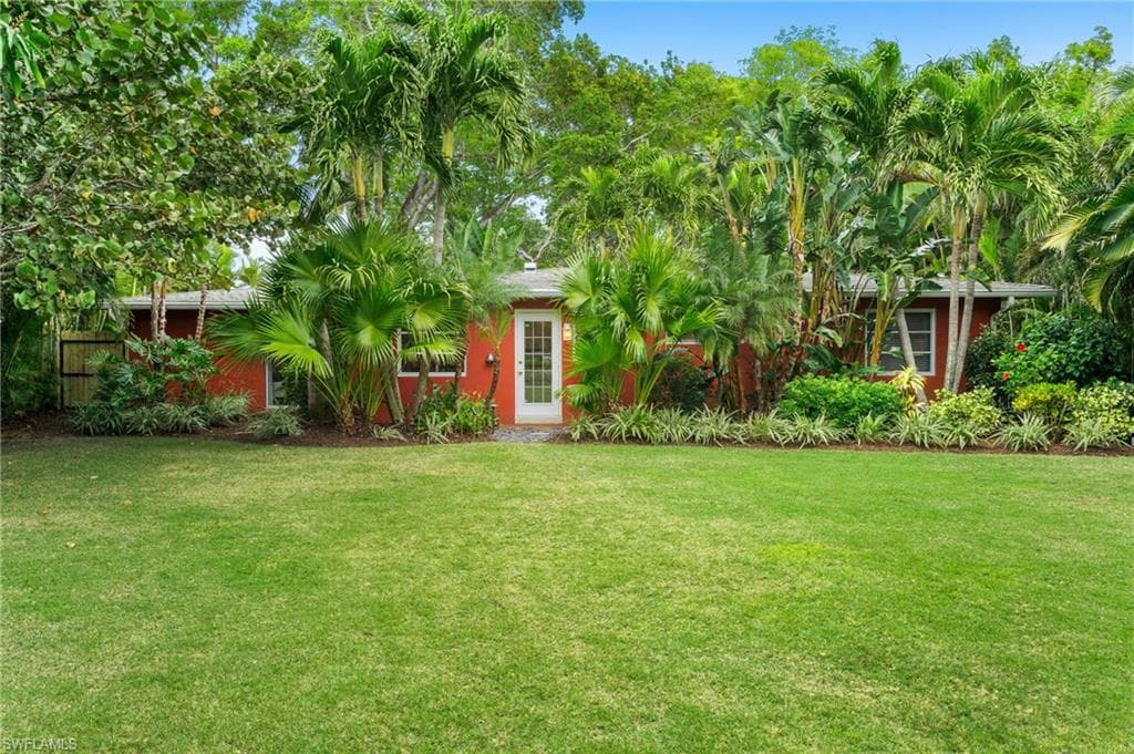 432 3rd Ave N, Naples, FL 34102-22