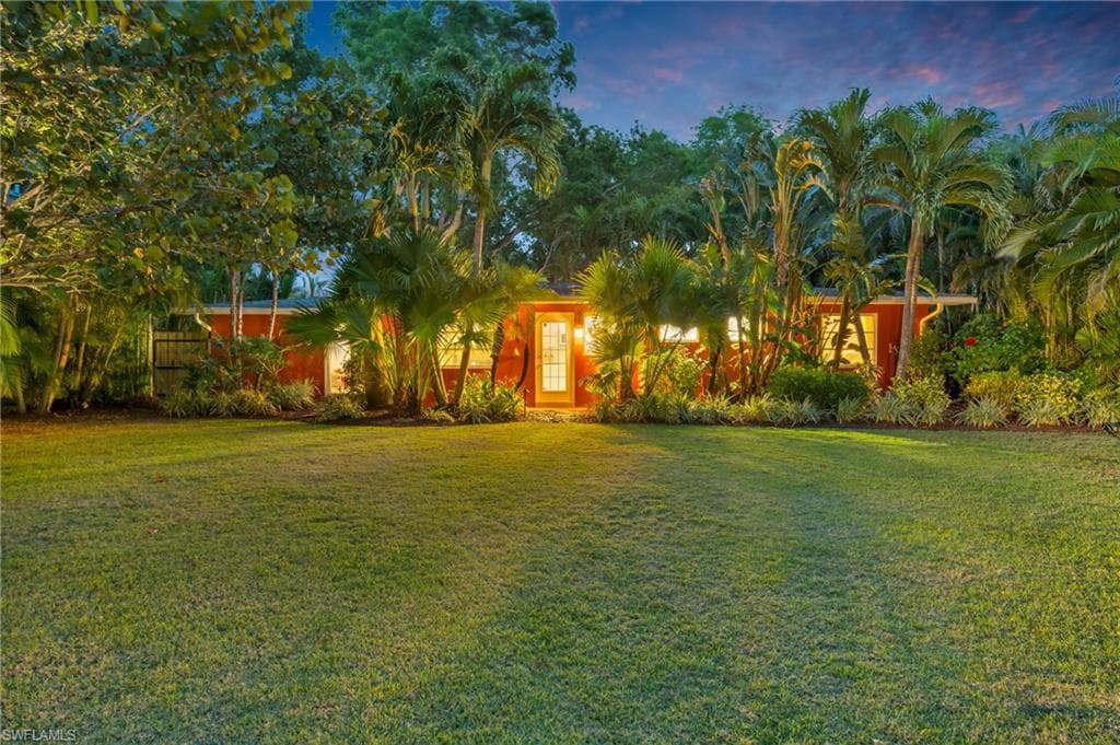 432 3rd Ave N, Naples, FL 34102-23