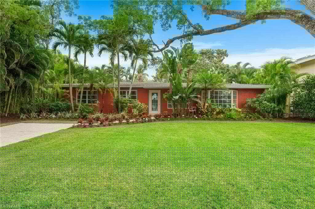 432 3rd Ave N, Naples, FL 34102-2