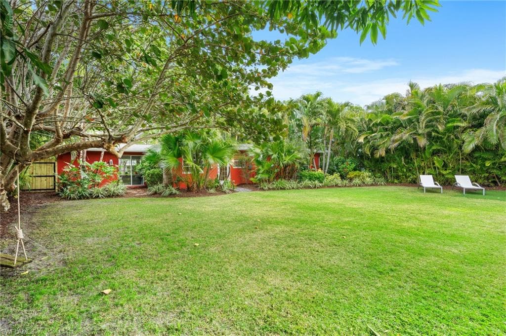432 3rd Ave N, Naples, FL 34102-30