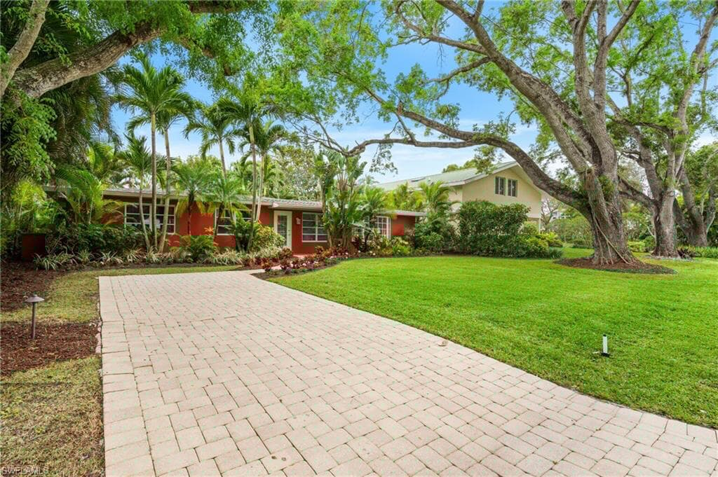 432 3rd Ave N, Naples, FL 34102-3