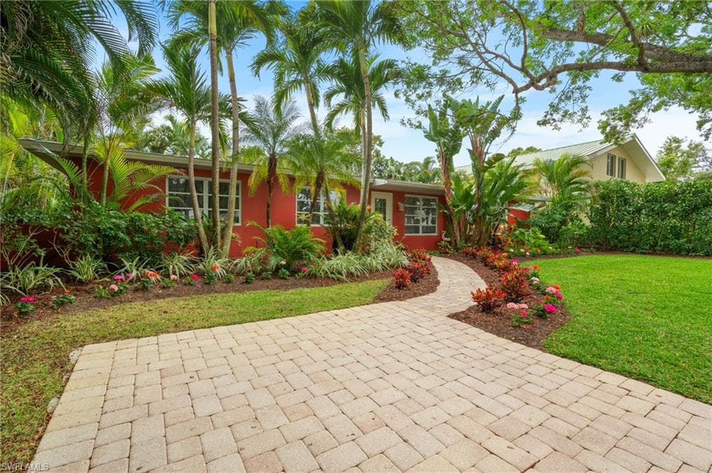 432 3rd Ave N, Naples, FL 34102-4