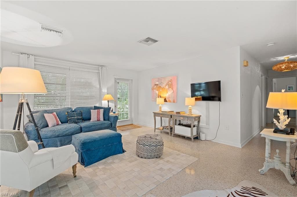 432 3rd Ave N, Naples, FL 34102-5