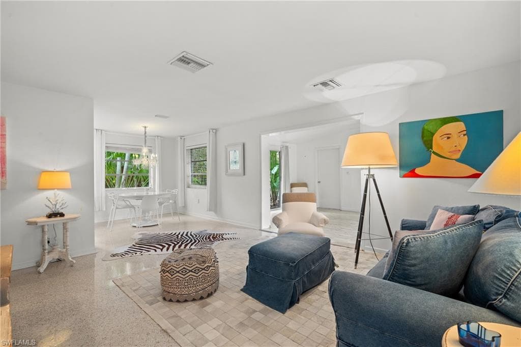 432 3rd Ave N, Naples, FL 34102-7