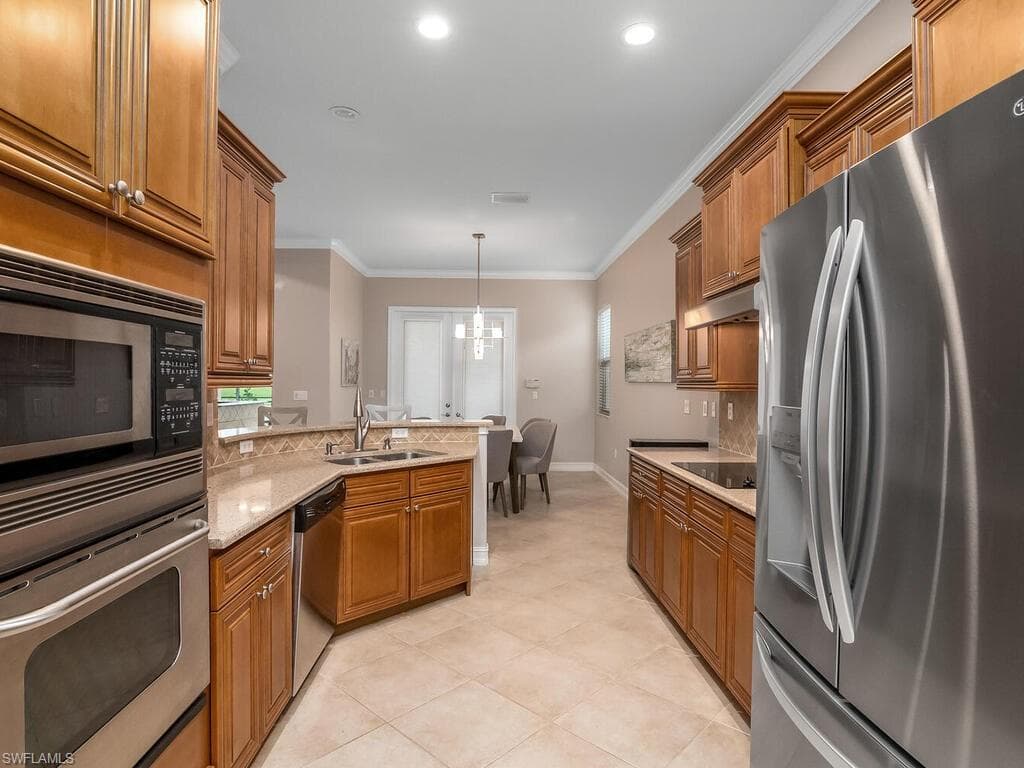 10212 Gator Bay Ct E, Naples, FL 34120-10