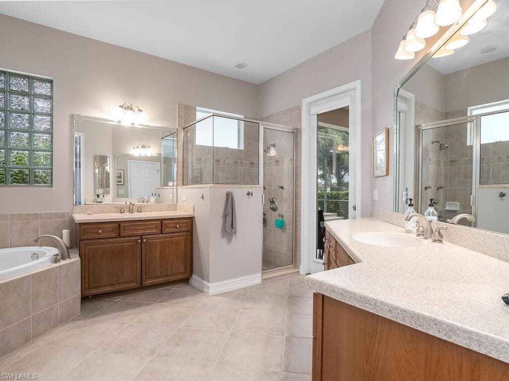 10212 Gator Bay Ct E, Naples, FL 34120-15