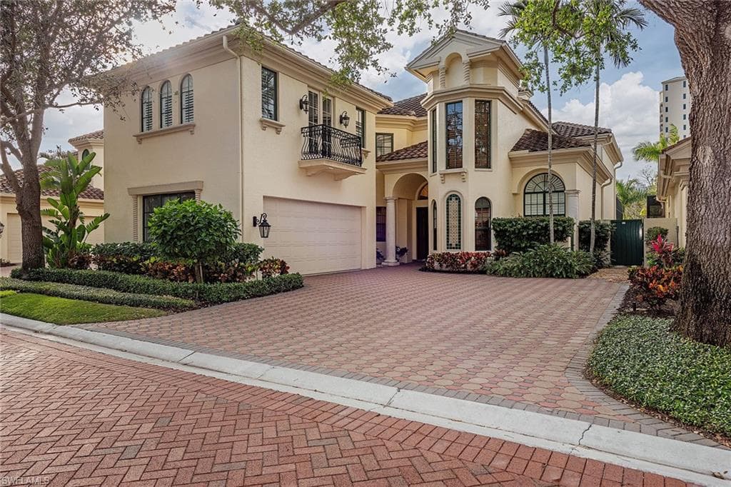 8169 Via Vecchia, Naples, FL 34108-2