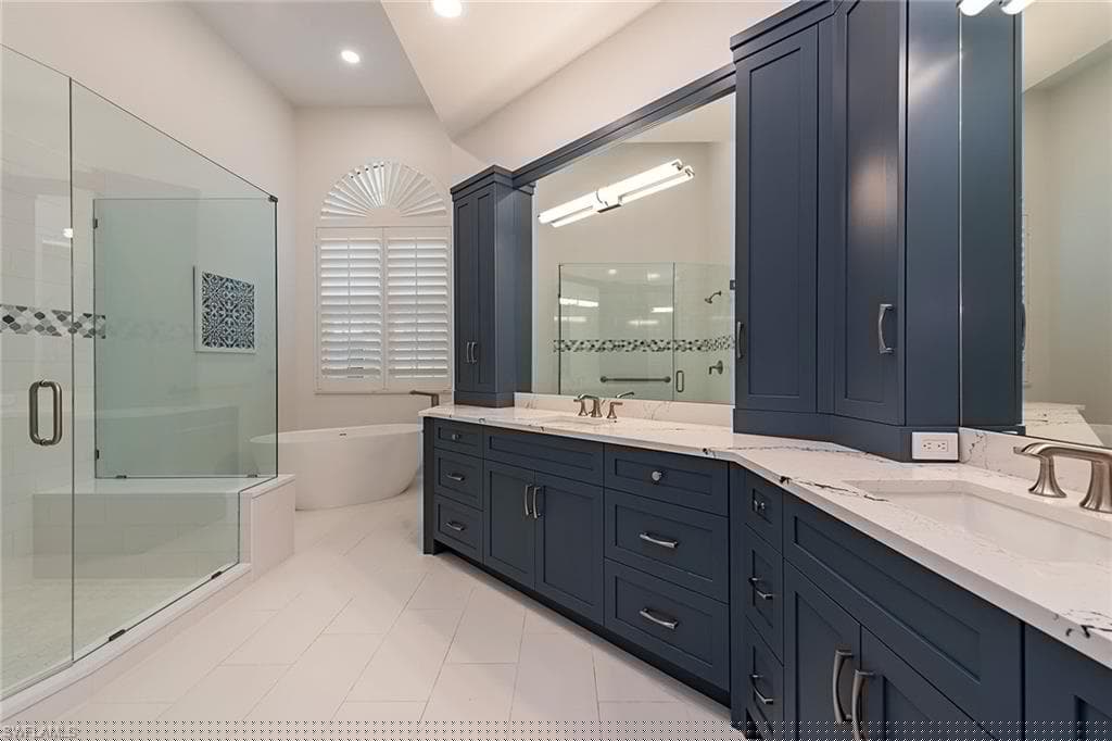 8169 Via Vecchia, Naples, FL 34108-8