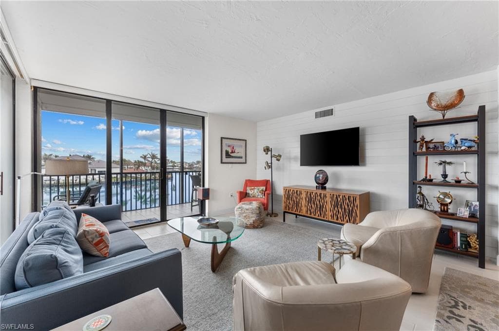 10482 Gulf Shore Dr 221, Naples, FL 34108-12