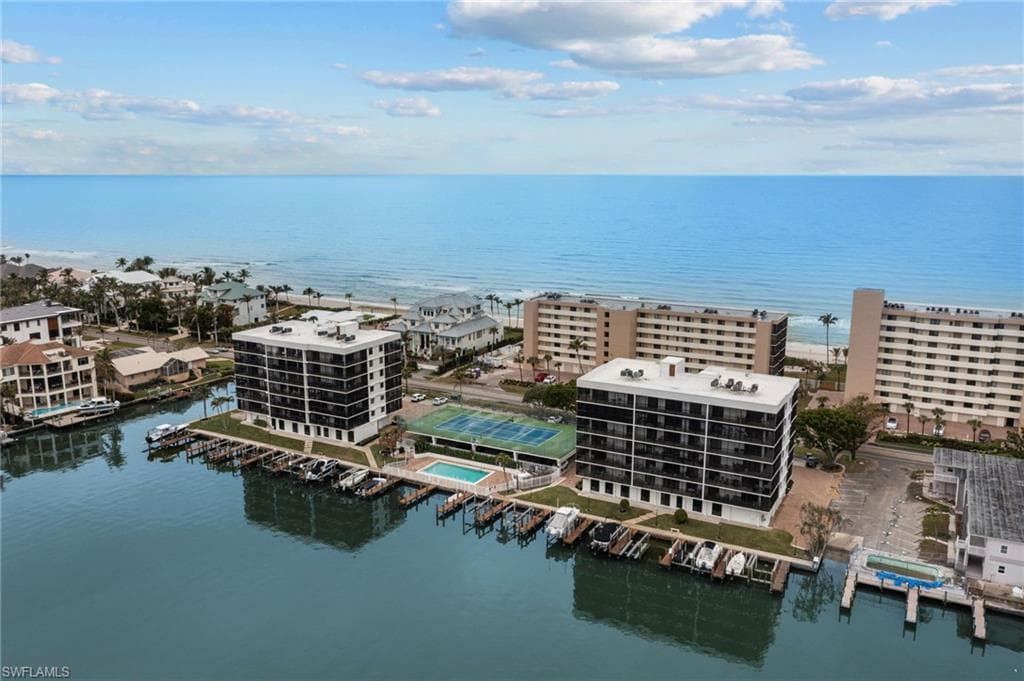 10482 Gulf Shore Dr 221, Naples, FL 34108-3